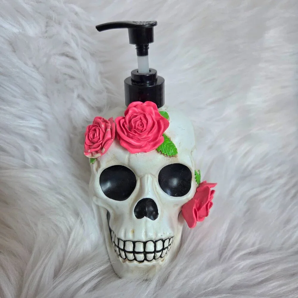 Halloween 2 Pumpkin Light Up 2 Cat Pillowcases Bloody Garland Soap Dispenser